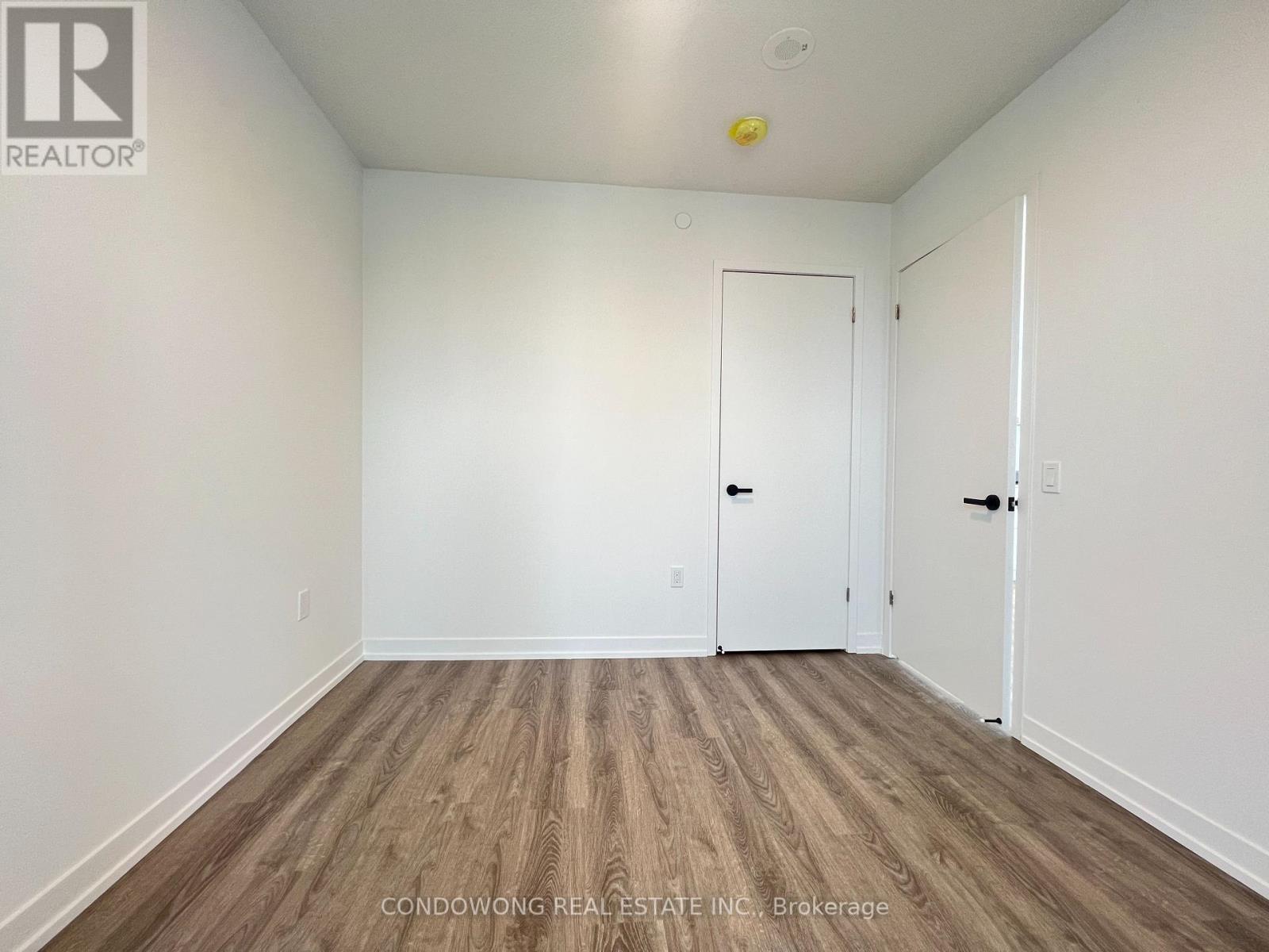 Photo 8 of 4015 195 Commerce Street, Vaughan ON