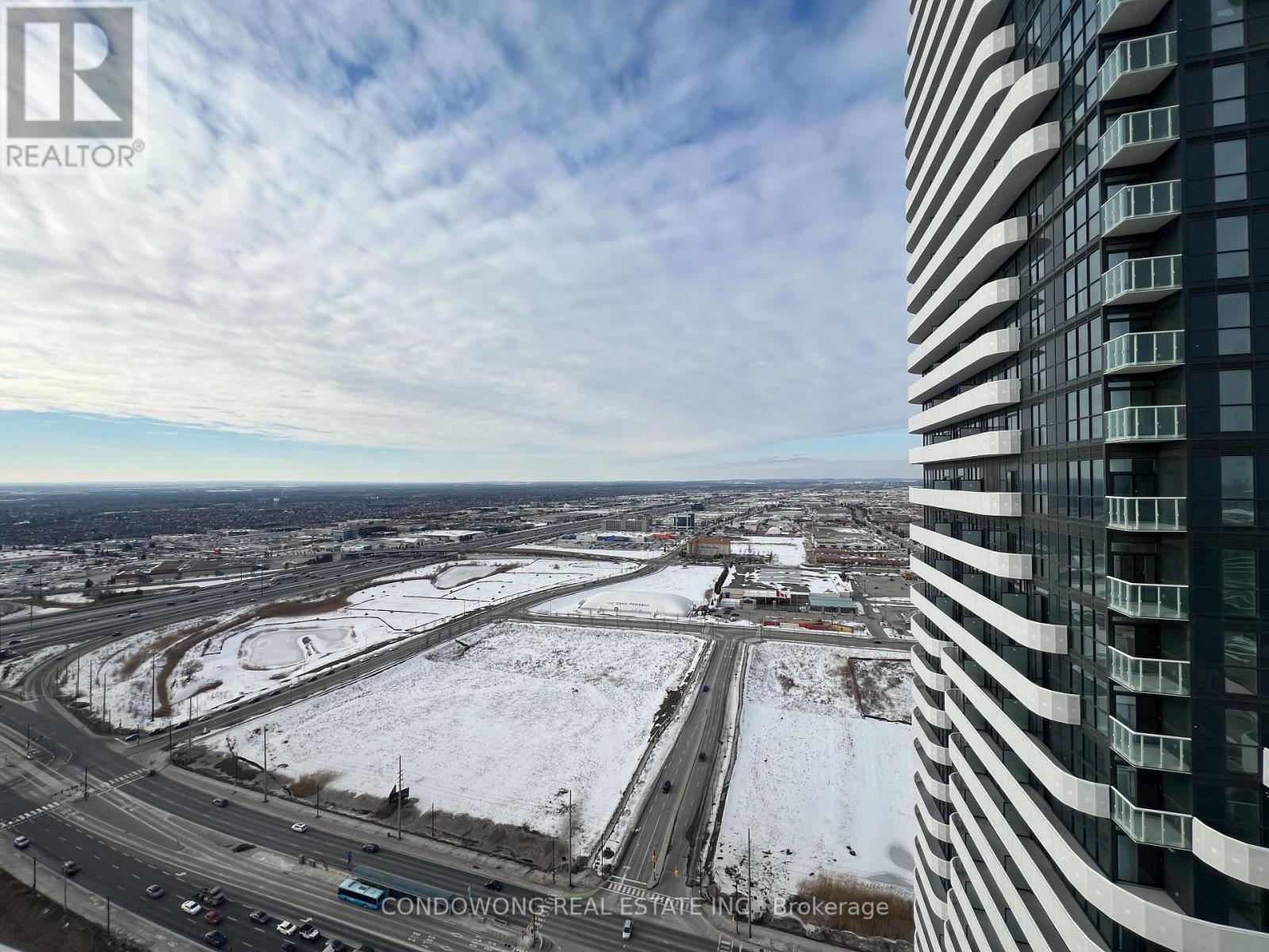 Photo 2 of 4015 195 Commerce Street, Vaughan ON