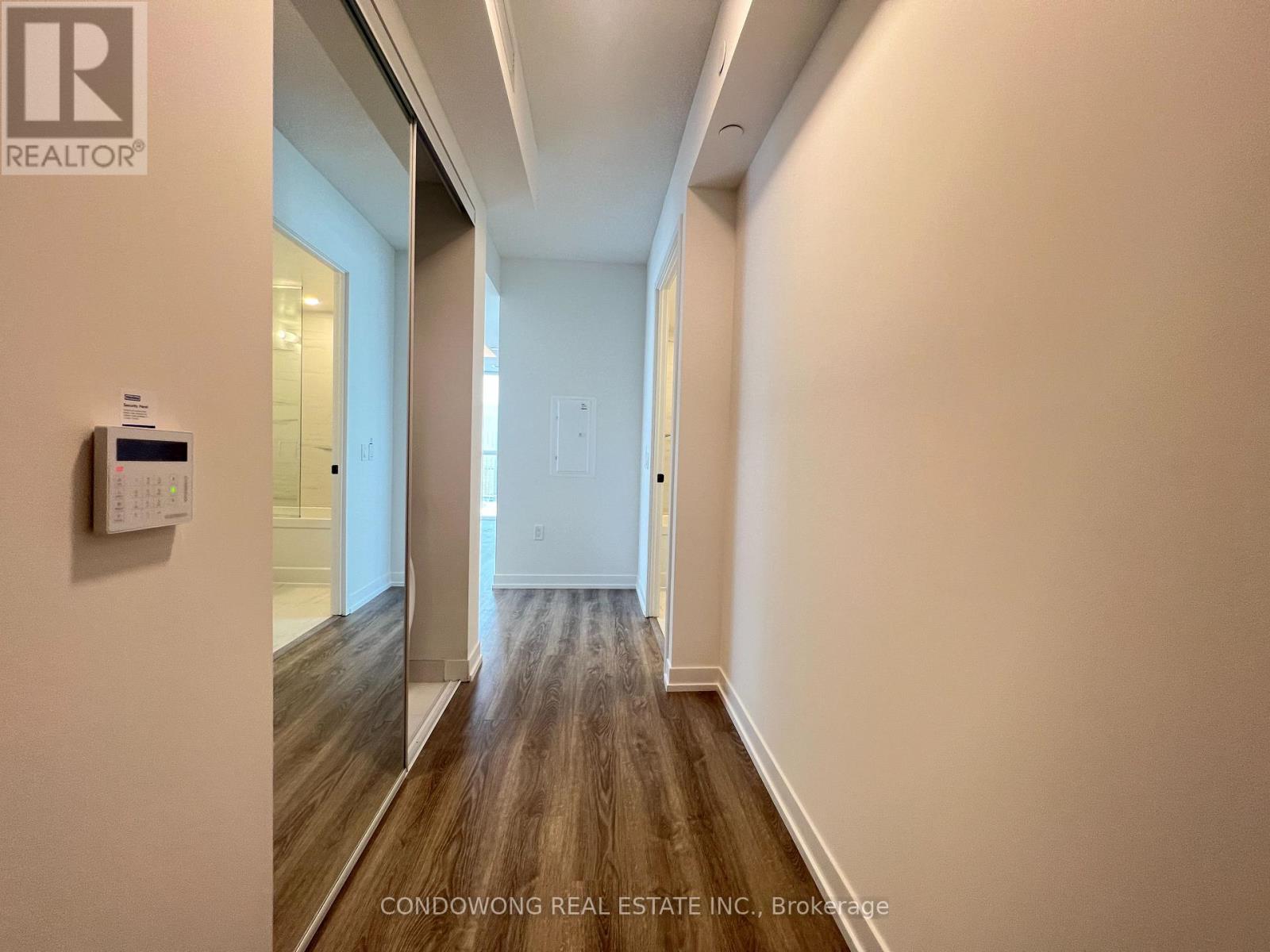 Photo 10 of 4015 195 Commerce Street, Vaughan ON