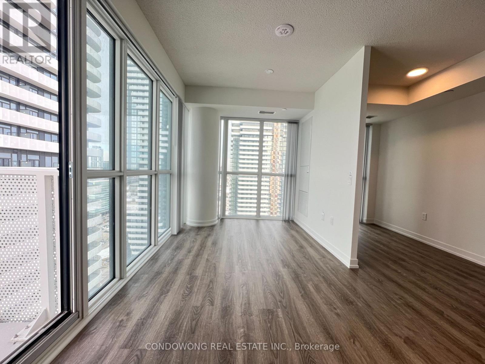 Photo 5 of 4015 195 Commerce Street, Vaughan ON