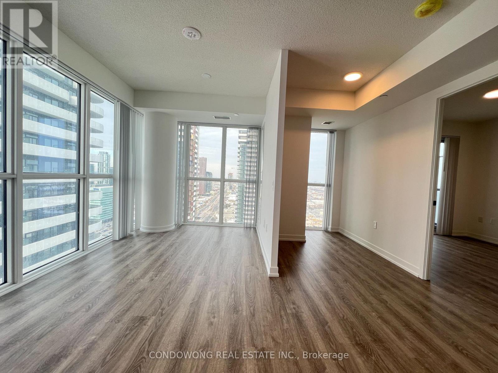 Photo 12 of 4015 195 Commerce Street, Vaughan ON