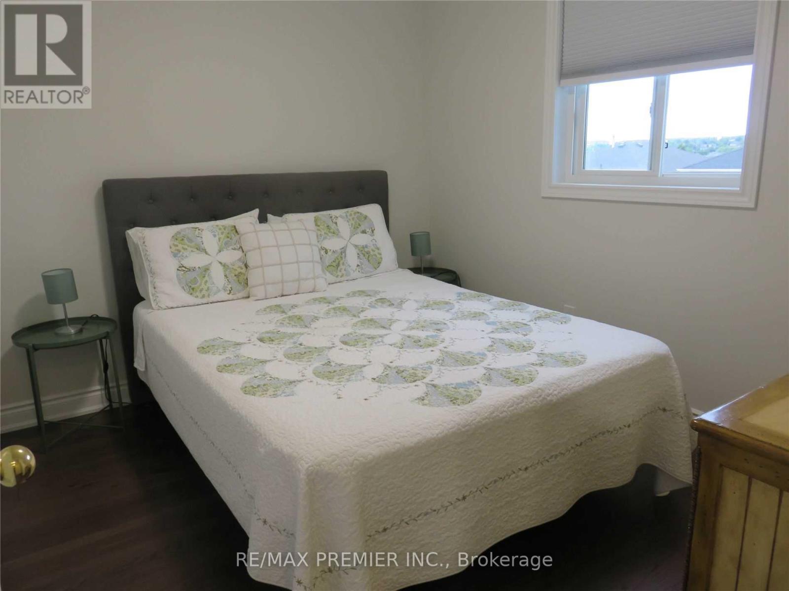 Photo 10 of 2 Grace Crescent, Barrie ON