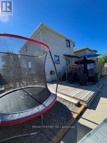 Photo 3 of 2 Grace Crescent, Barrie ON