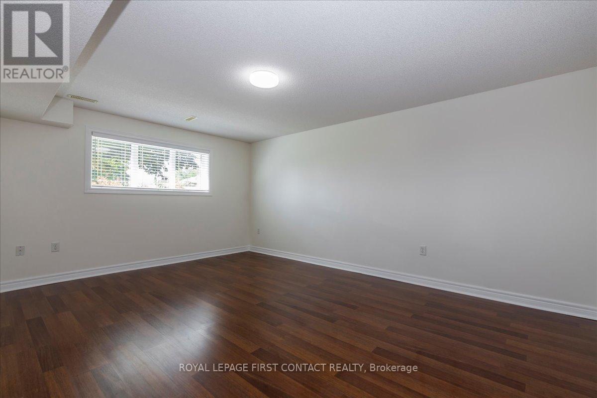 Photo 27 of 37 Marsellus Drive, Barrie ON