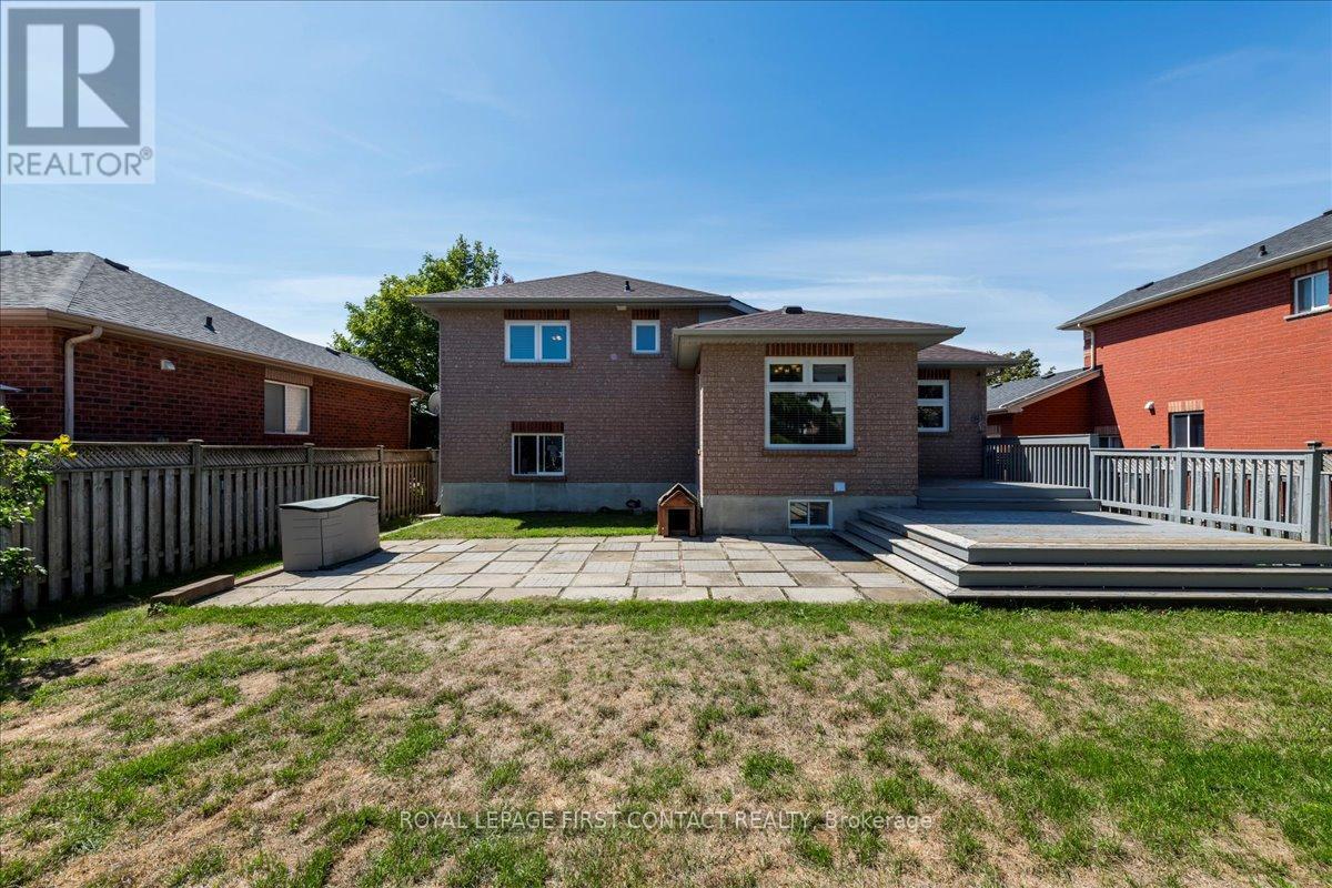 Photo 3 of 37 Marsellus Drive, Barrie ON