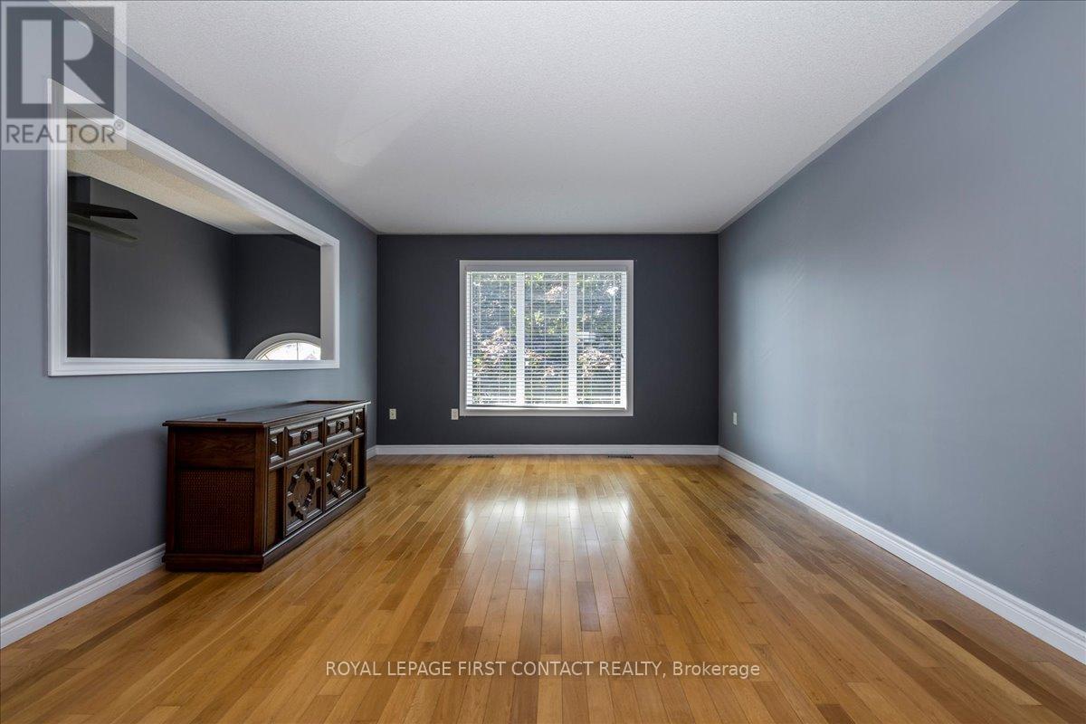 Photo 8 of 37 Marsellus Drive, Barrie ON