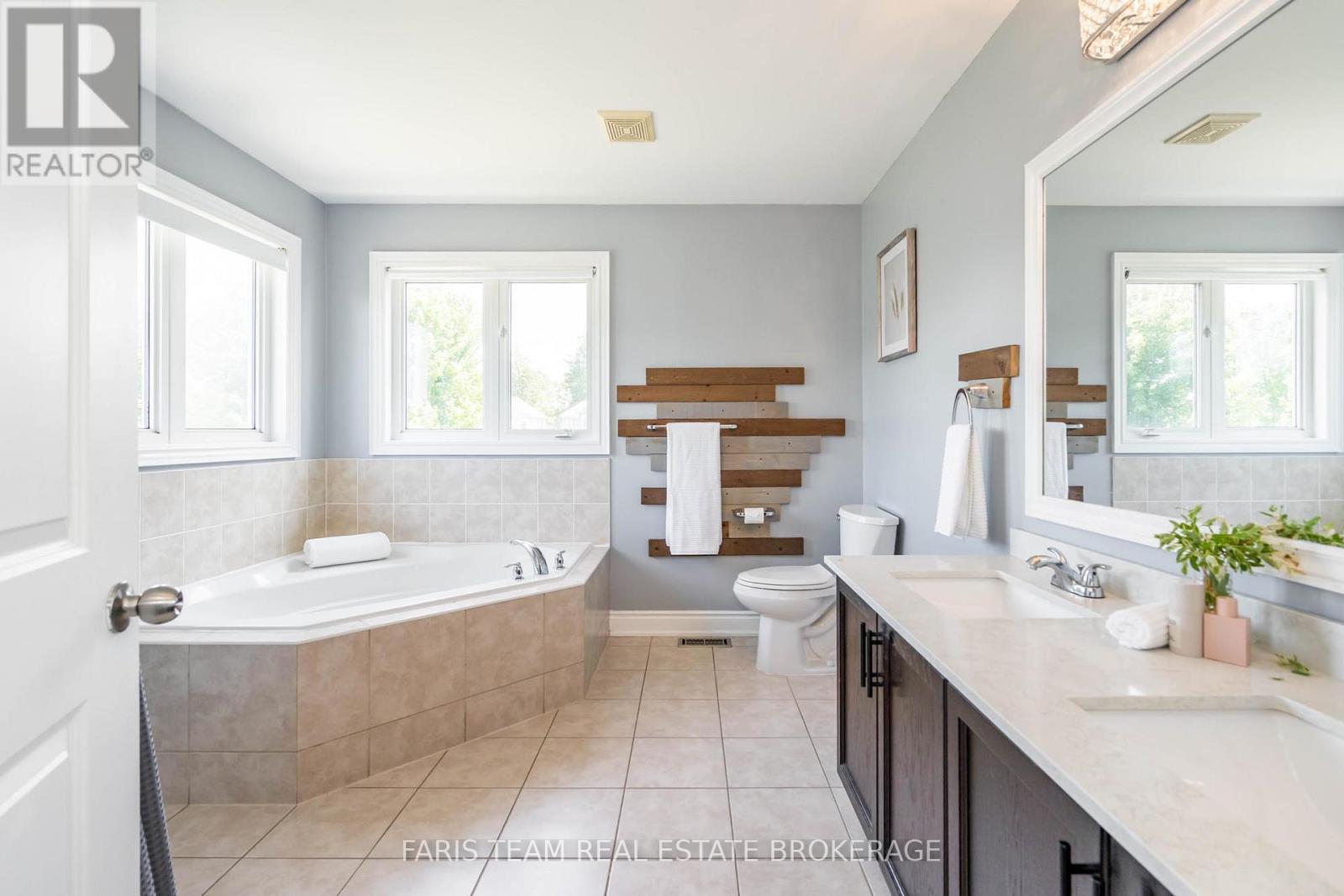 Photo 13 of 53 Christy Drive, Wasaga Beach ON