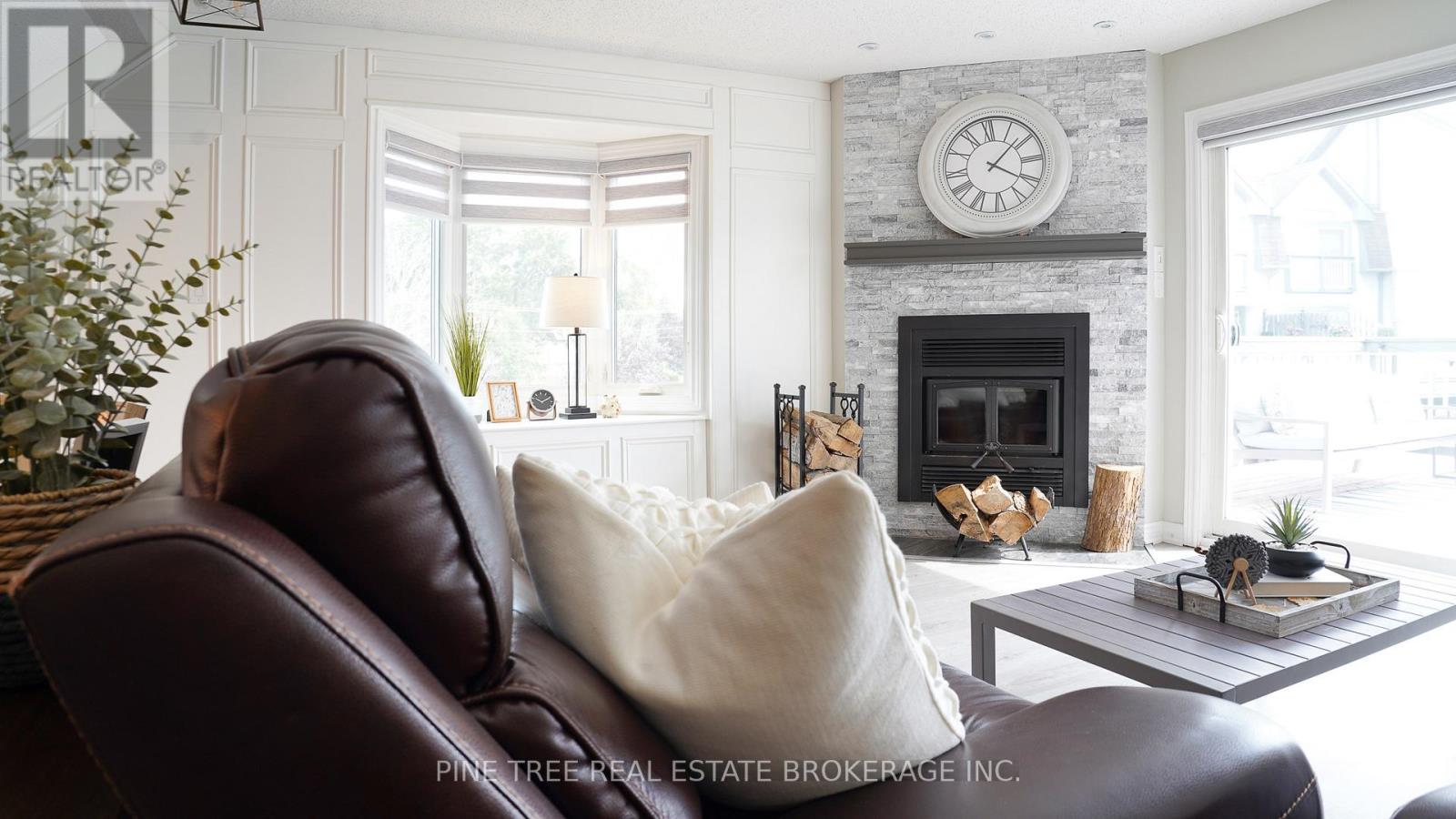 Photo 6 of 11 30 Laguna Parkway, Ramara ON