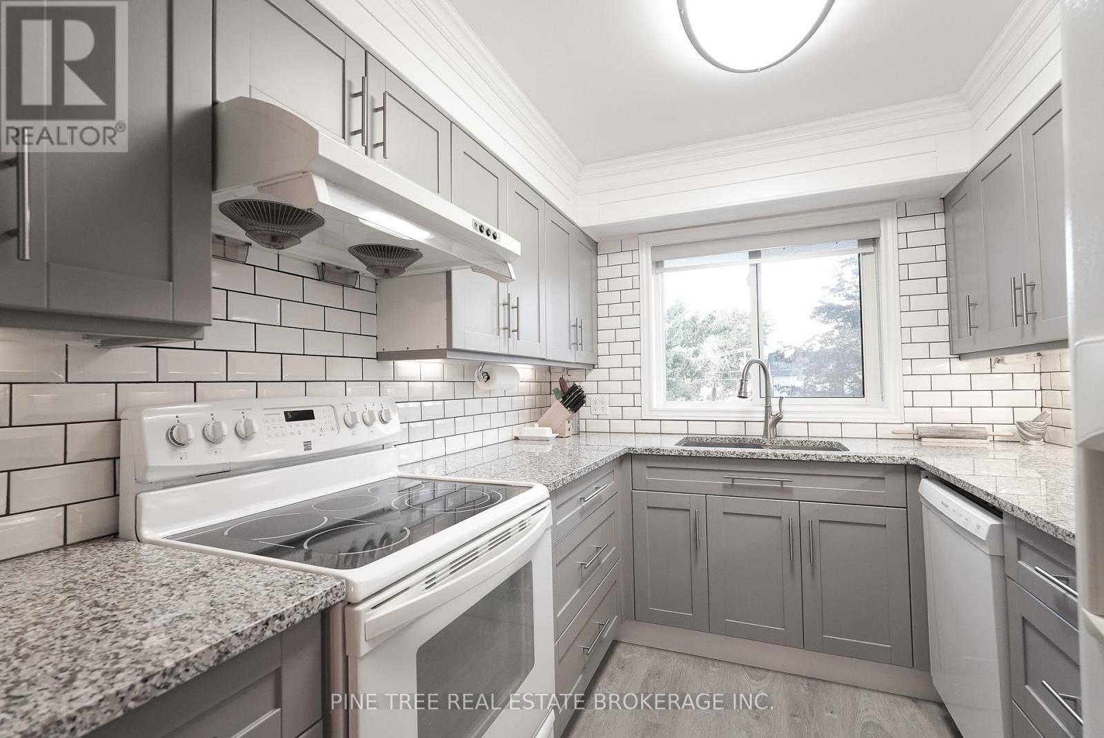 Photo 39 of 11 30 Laguna Parkway, Ramara ON