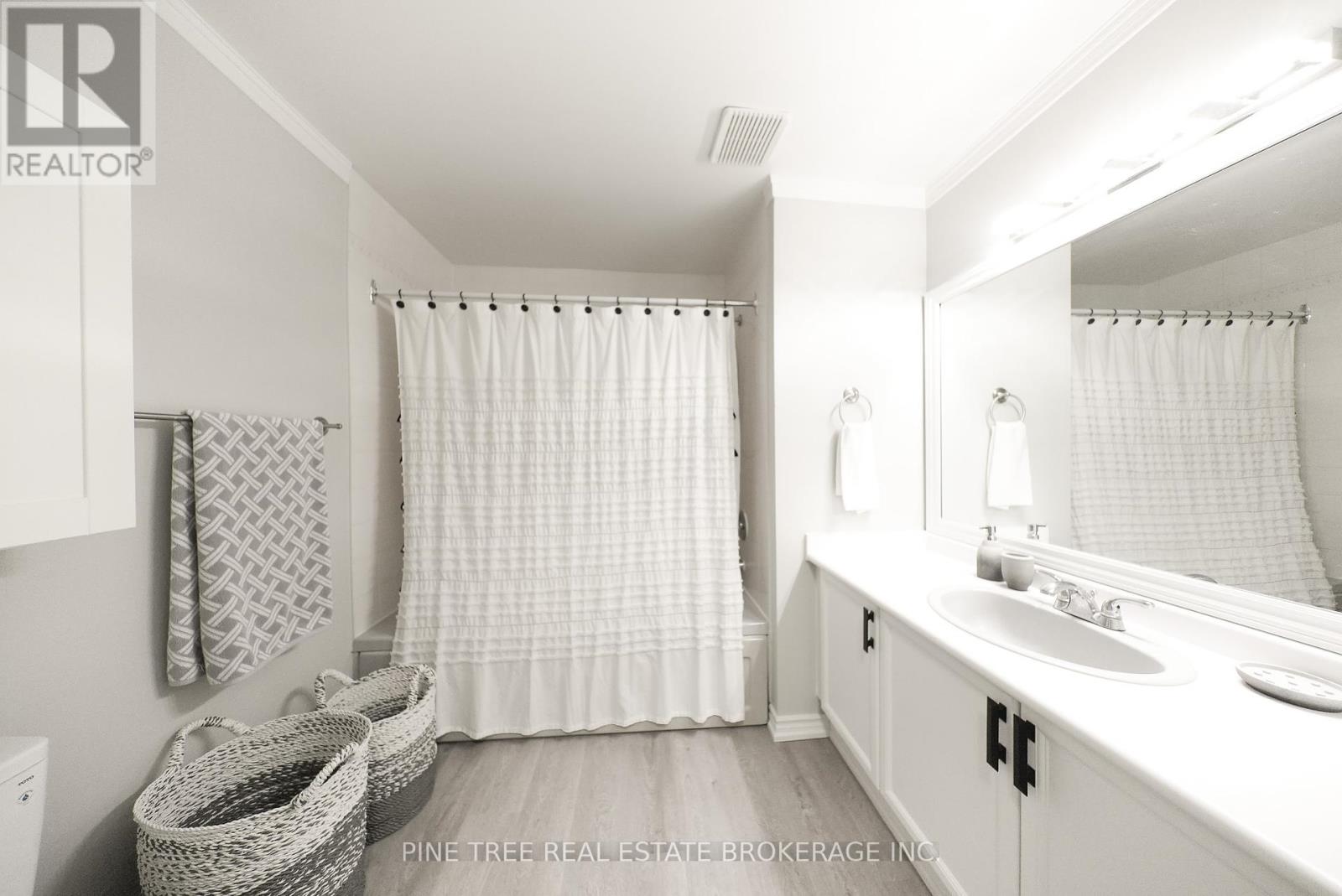 Photo 17 of 11 30 Laguna Parkway, Ramara ON