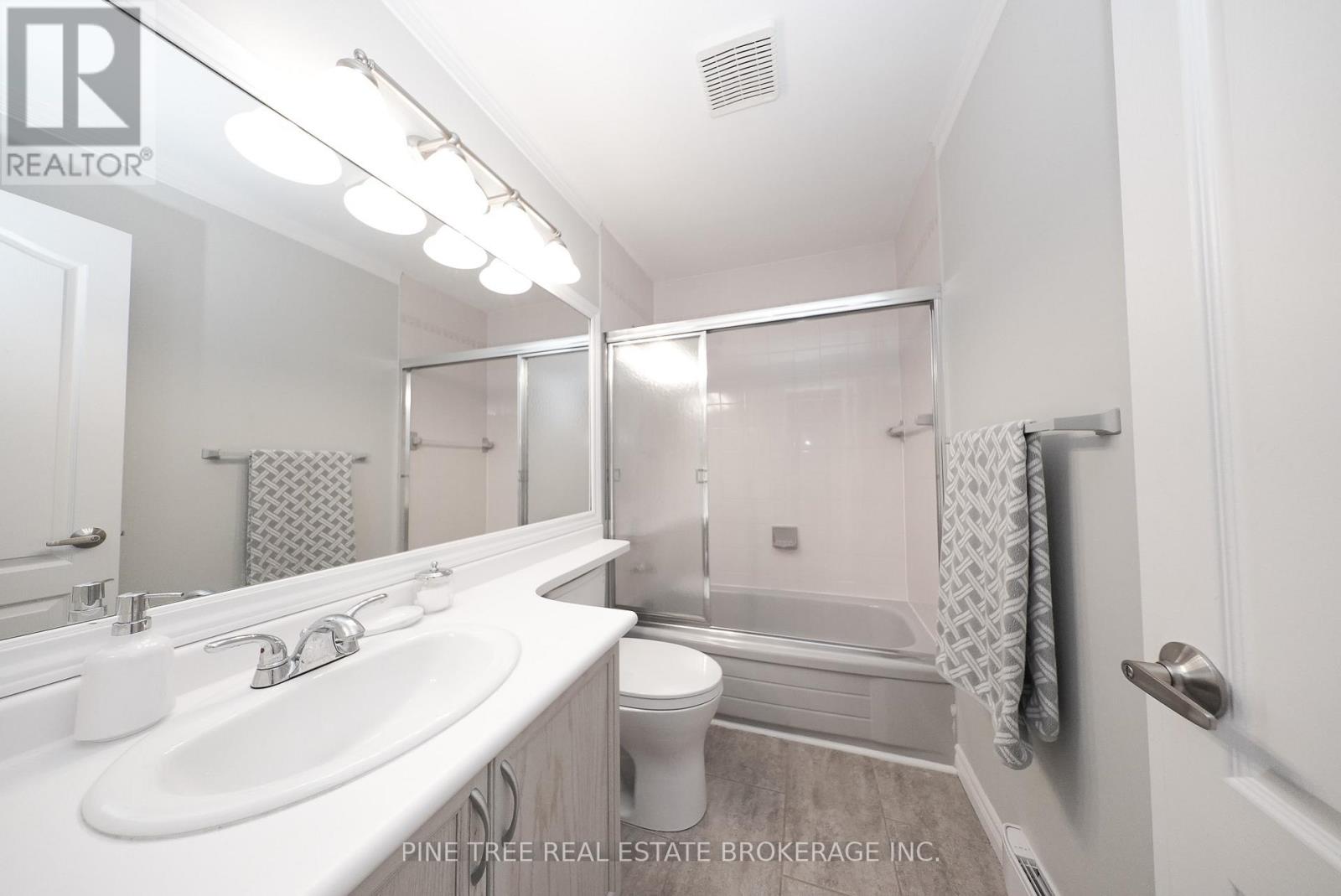 Photo 18 of 11 30 Laguna Parkway, Ramara ON