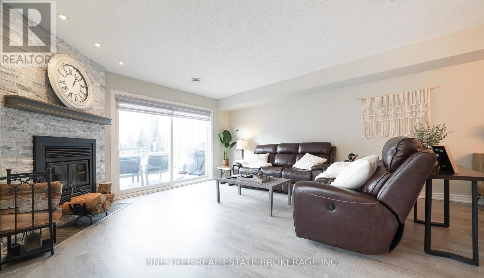 Photo 10 of 11 30 Laguna Parkway, Ramara ON
