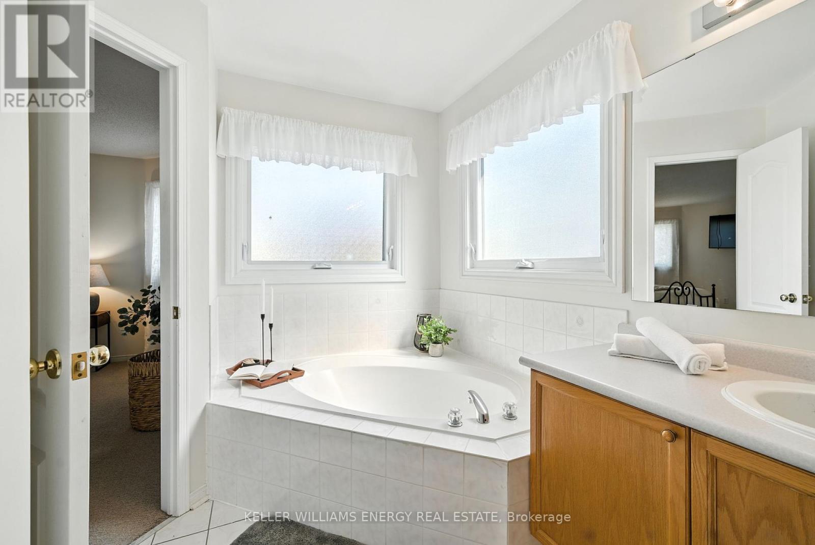 Photo 21 of 14 Bach Avenue, Whitby ON