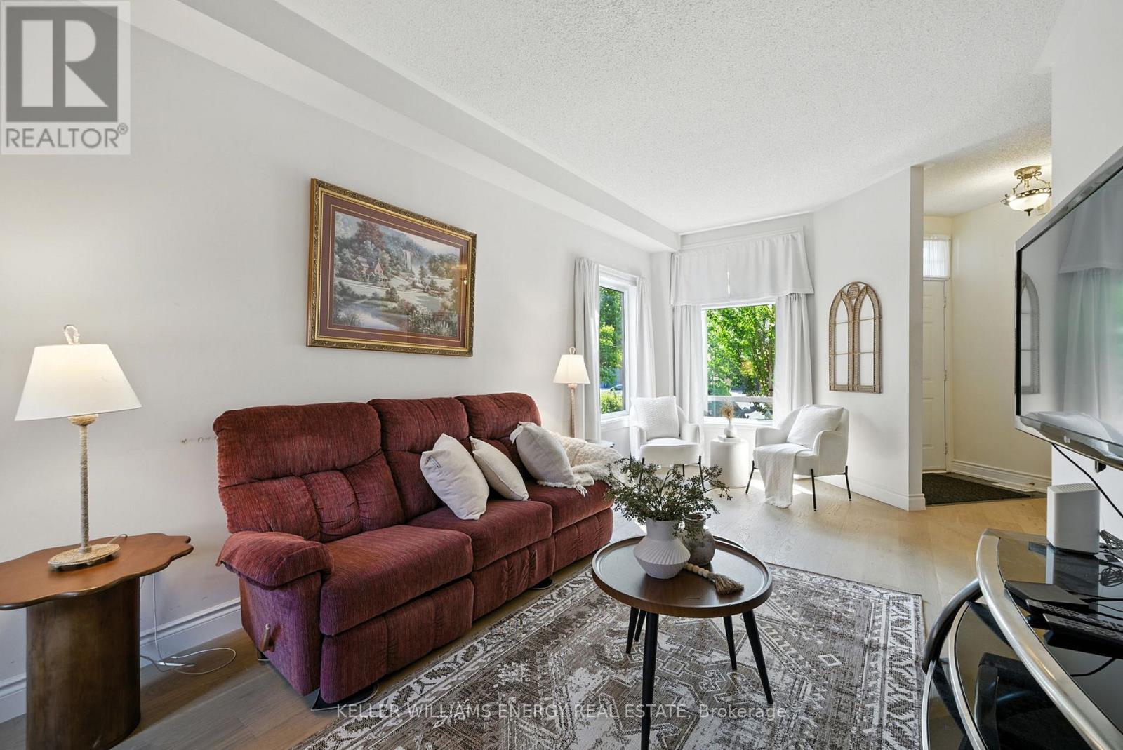 Photo 6 of 14 Bach Avenue, Whitby ON