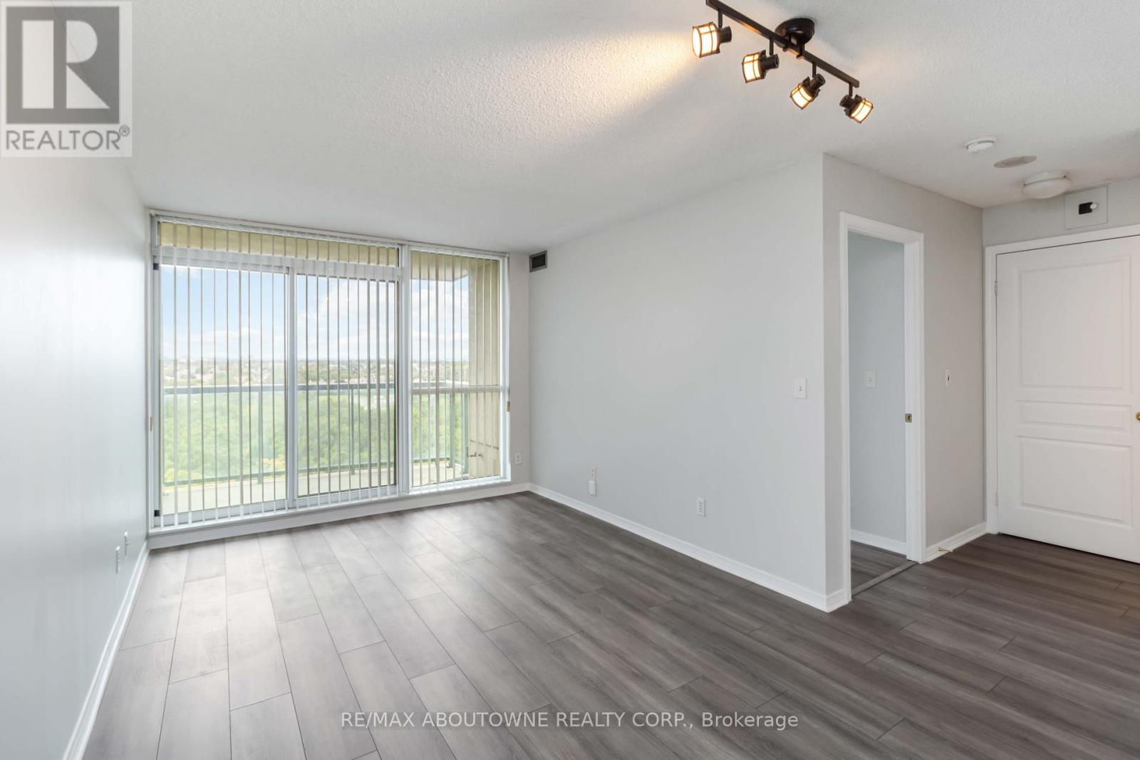 Photo 11 of 1213 2565 Erin Centre Boulevard, Mississauga ON