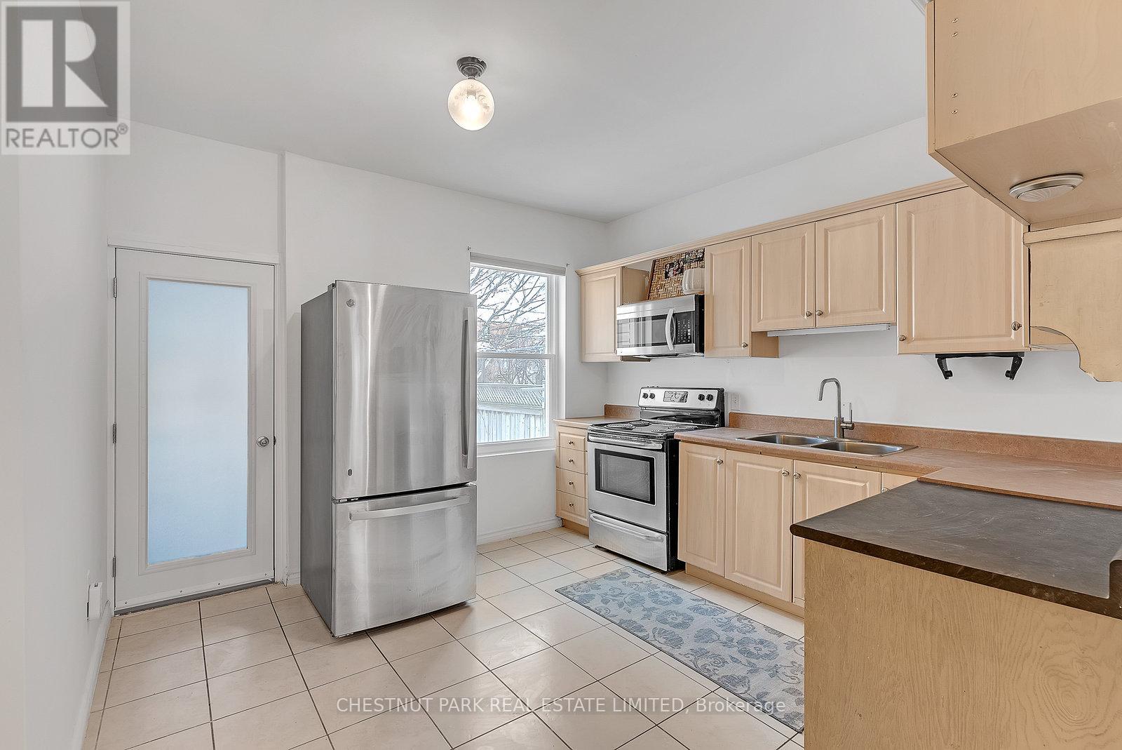 Photo 4 of Main 1383 Lansdowne Avenue, Toronto ON