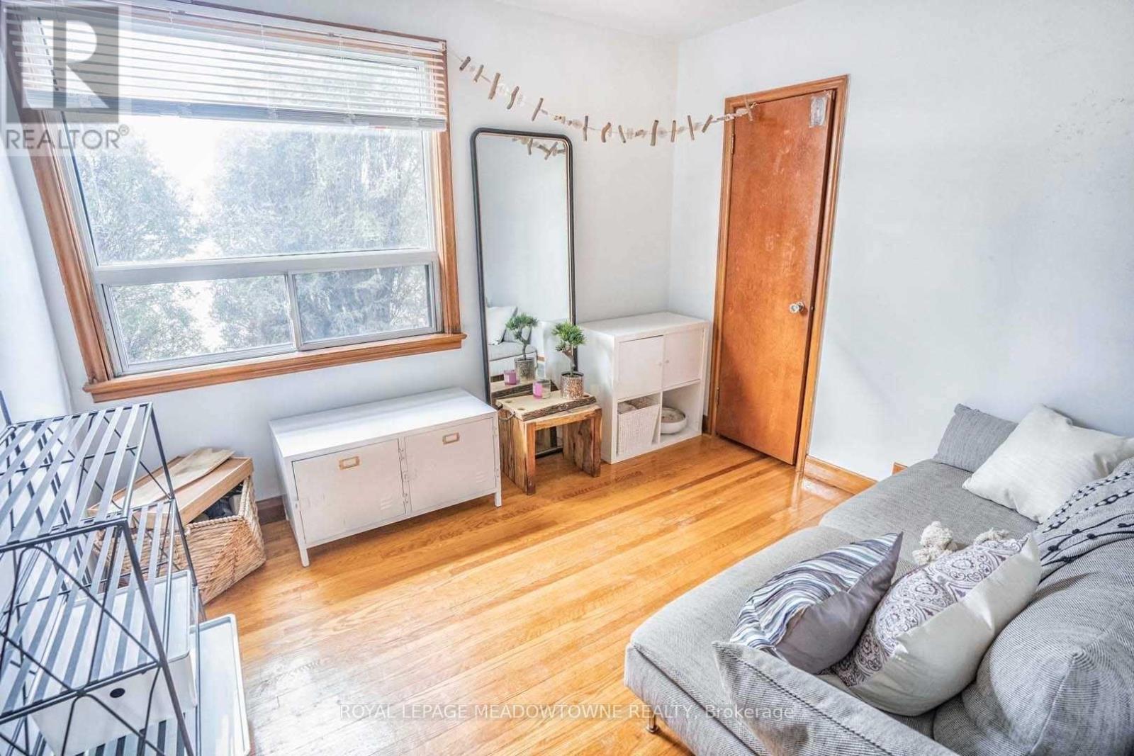 Photo 3 of 634 Hyacinthe Boulevard, Mississauga ON
