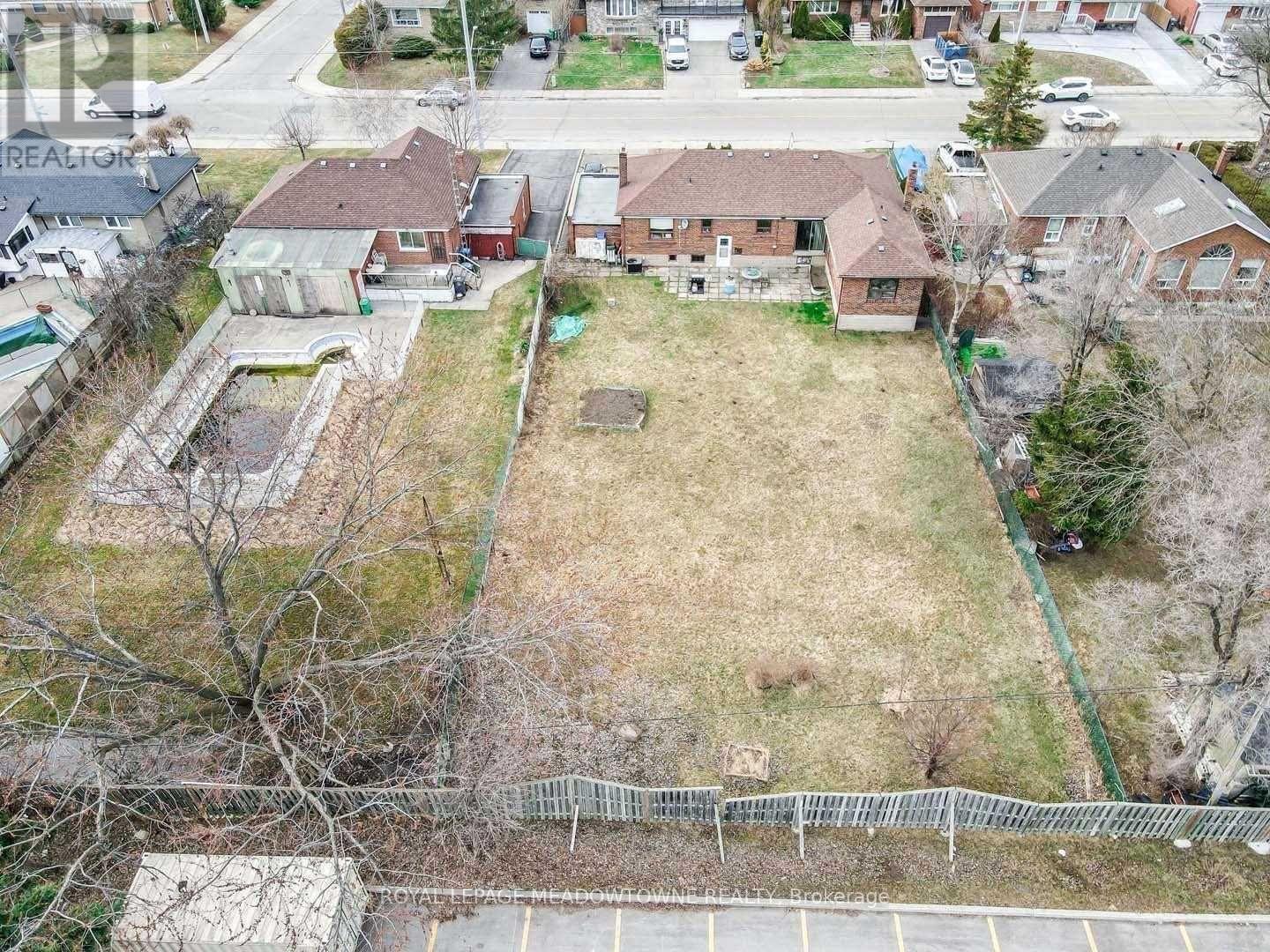 Photo 10 of 634 Hyacinthe Boulevard, Mississauga ON