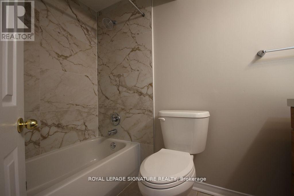 Photo 3 of Lower 70 Penbridge Circle, Brampton ON