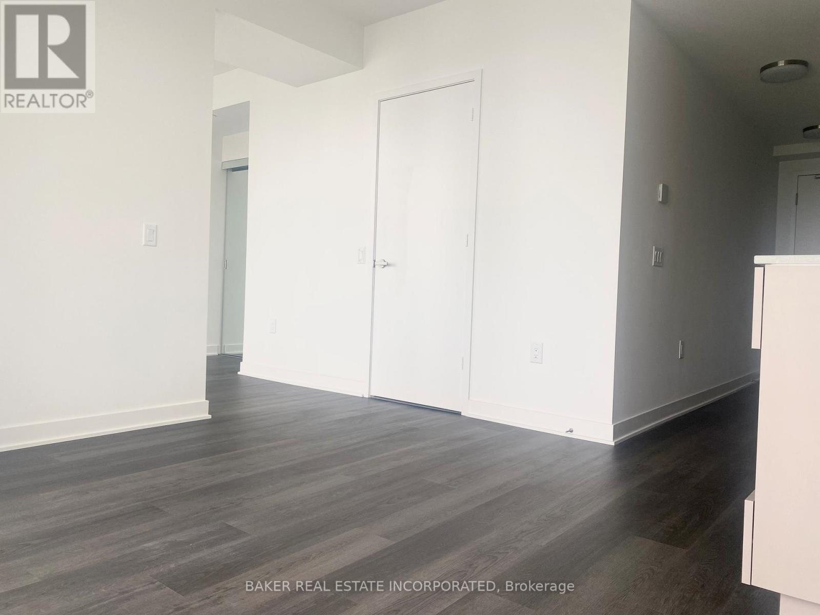 Photo 5 of 2108 3900 Confederation Parkway, Mississauga ON