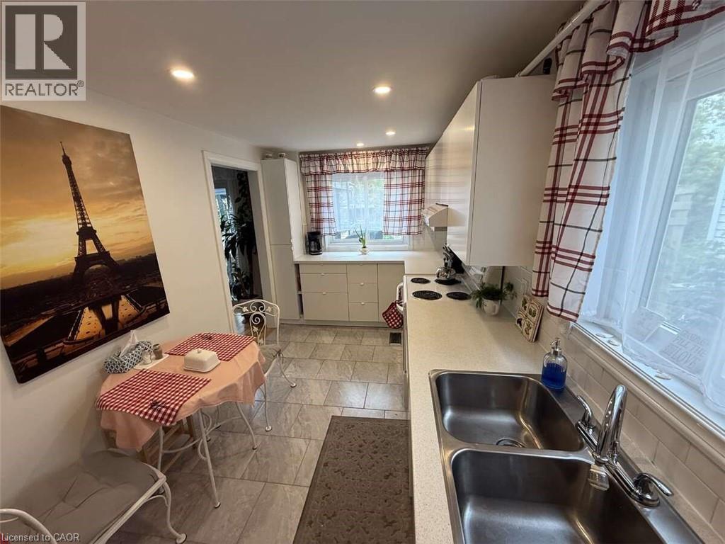 Photo 19 of 20 Corbett Drive, Barrie ON