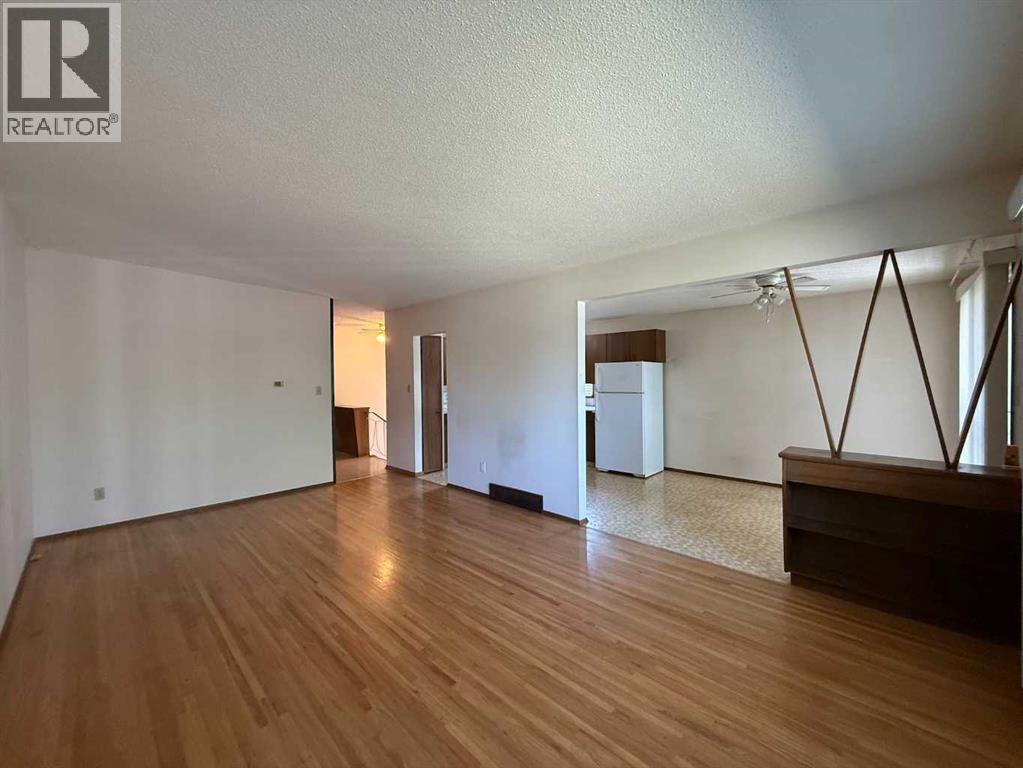 Photo 16 of 7331 7329 Huntertown Crescent Nw, Calgary AB