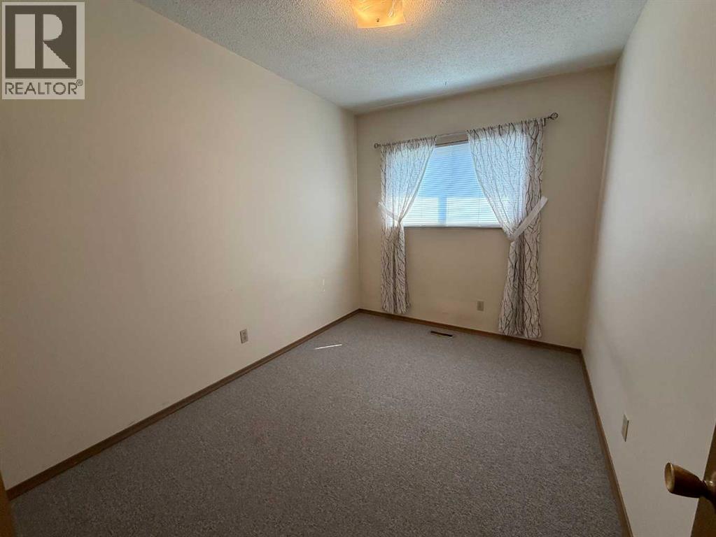 Photo 17 of 7331 7329 Huntertown Crescent Nw, Calgary AB