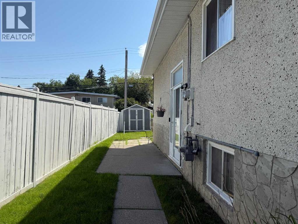 Photo 13 of 7331 7329 Huntertown Crescent Nw, Calgary AB