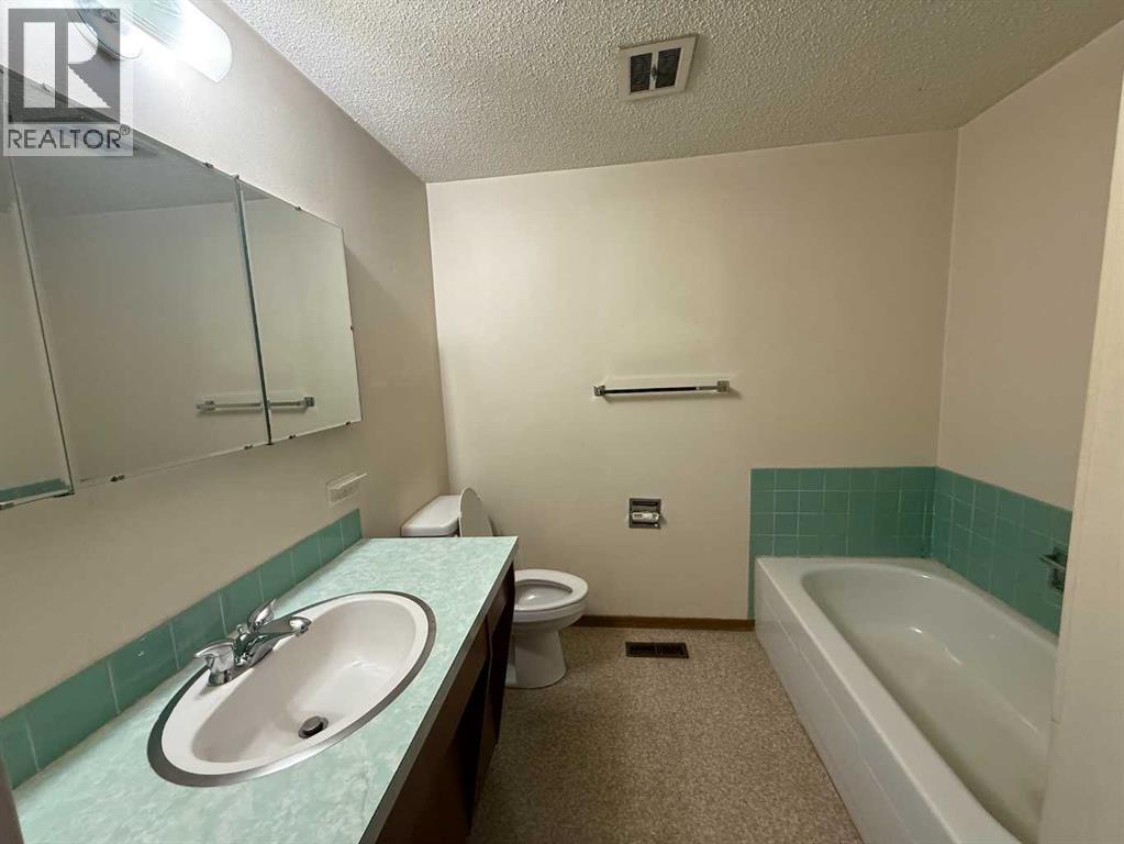 Photo 22 of 7331 7329 Huntertown Crescent Nw, Calgary AB