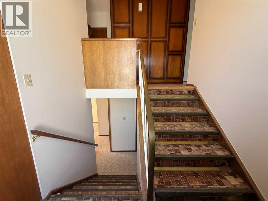 Photo 5 of 7331 7329 Huntertown Crescent Nw, Calgary AB