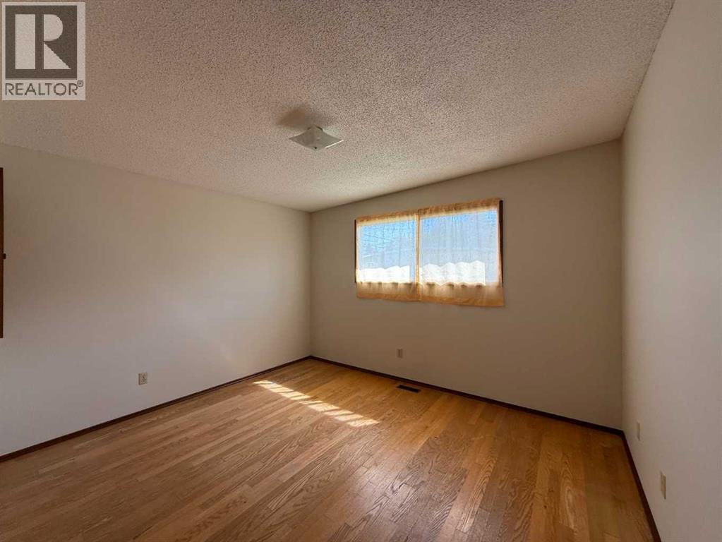 Photo 32 of 7331 7329 Huntertown Crescent Nw, Calgary AB