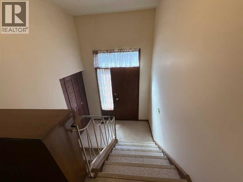 Photo 26 of 7331 7329 Huntertown Crescent Nw, Calgary AB