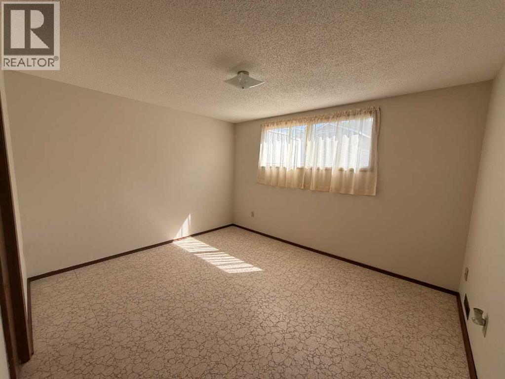 Photo 9 of 7331 7329 Huntertown Crescent Nw, Calgary AB