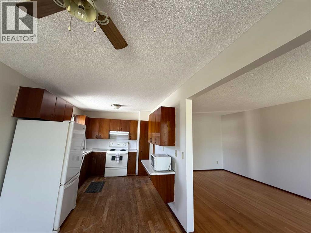 Photo 8 of 7331 7329 Huntertown Crescent Nw, Calgary AB