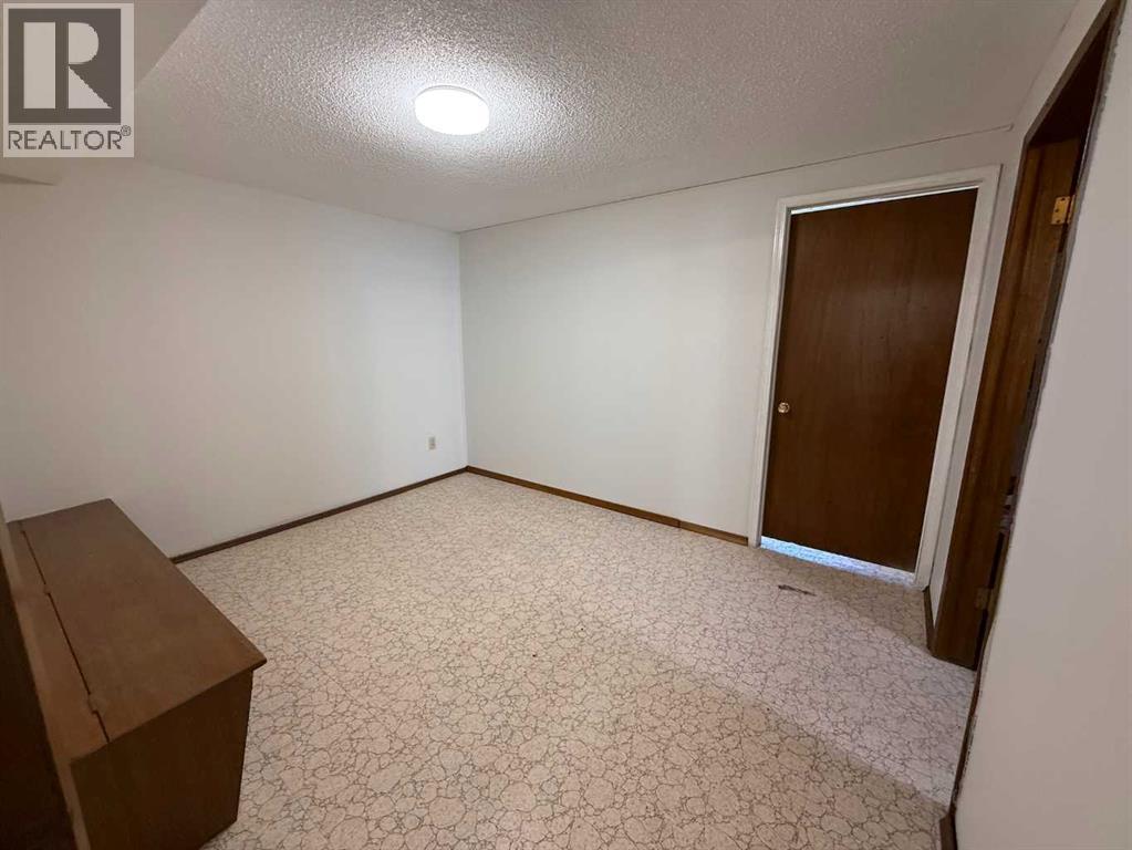 Photo 4 of 7331 7329 Huntertown Crescent Nw, Calgary AB