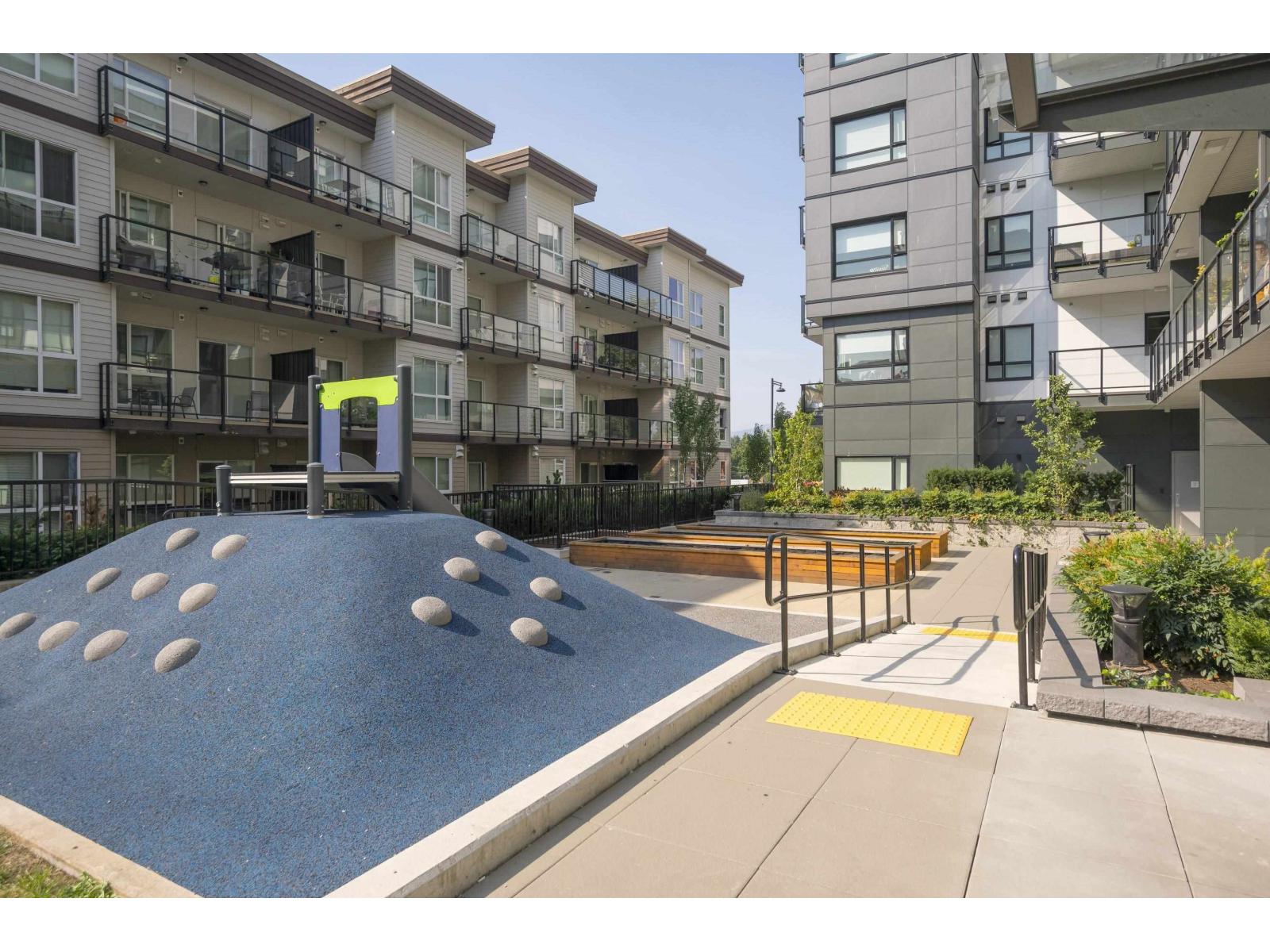 Photo 4 of 207 10777 138 Street, Surrey BC