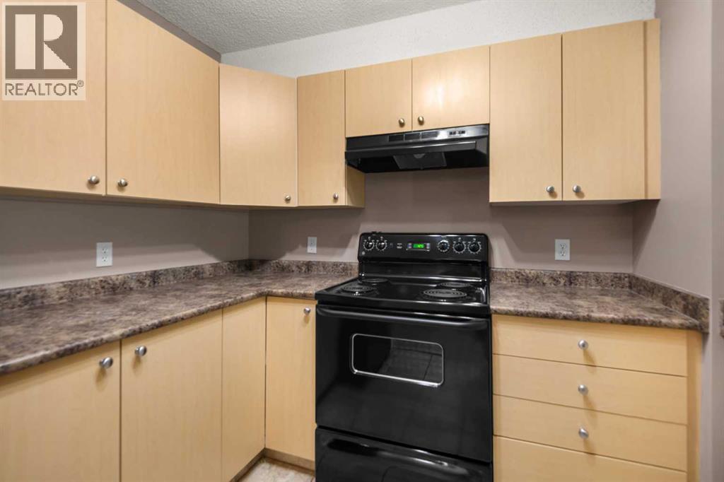 Photo 9 of 8225 304 Mackenzie Way Sw, Airdrie AB