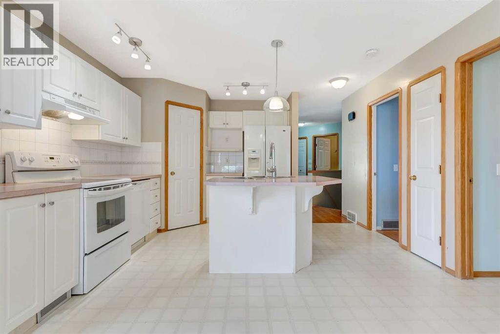 Photo 8 of 155 Douglas Glen Close Se, Calgary AB