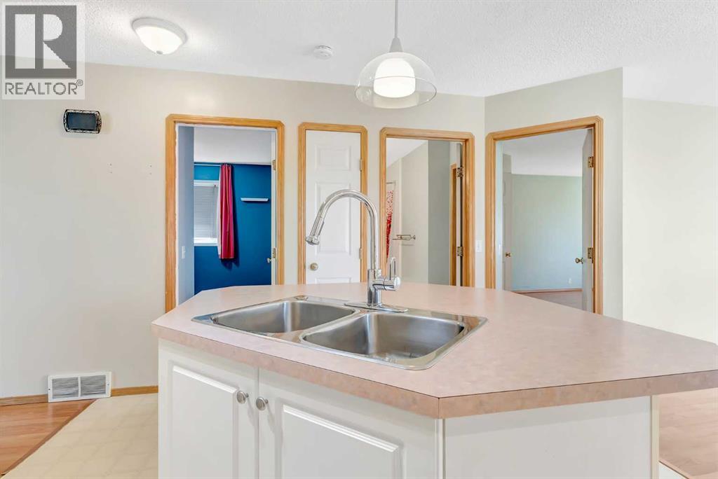 Photo 6 of 155 Douglas Glen Close Se, Calgary AB