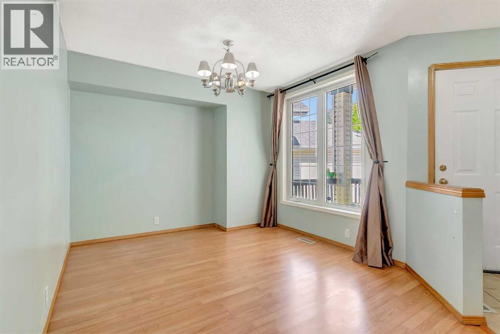 Photo 9 of 155 Douglas Glen Close Se, Calgary AB