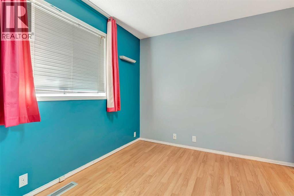 Photo 35 of 155 Douglas Glen Close Se, Calgary AB