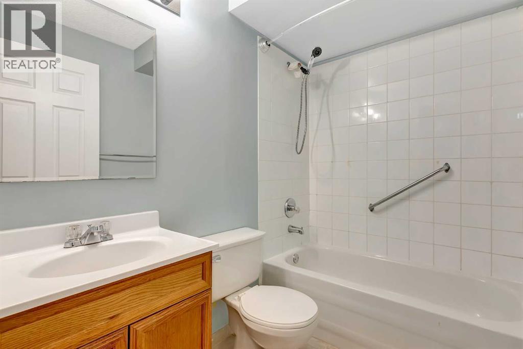 Photo 28 of 155 Douglas Glen Close Se, Calgary AB