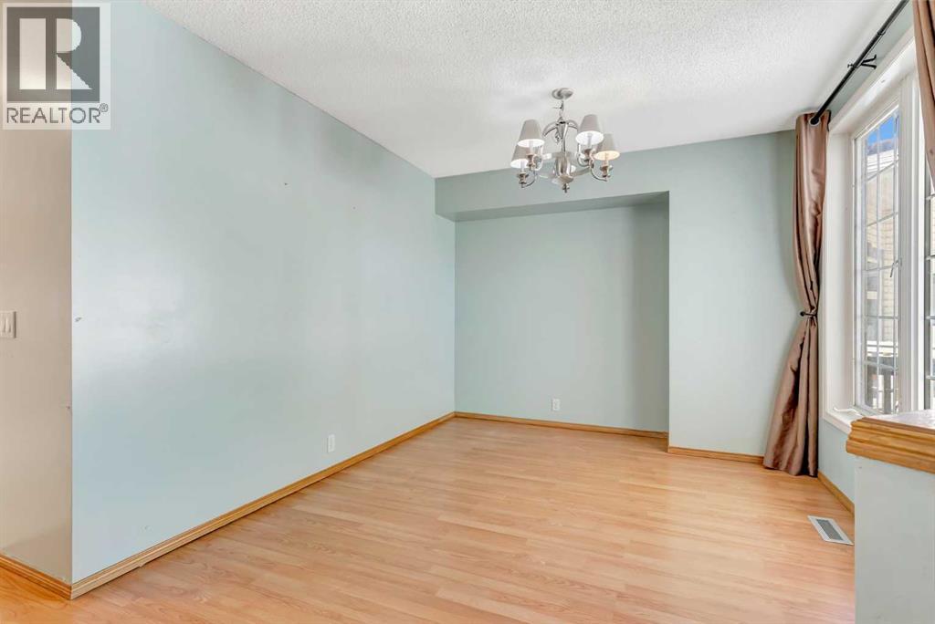 Photo 25 of 155 Douglas Glen Close Se, Calgary AB