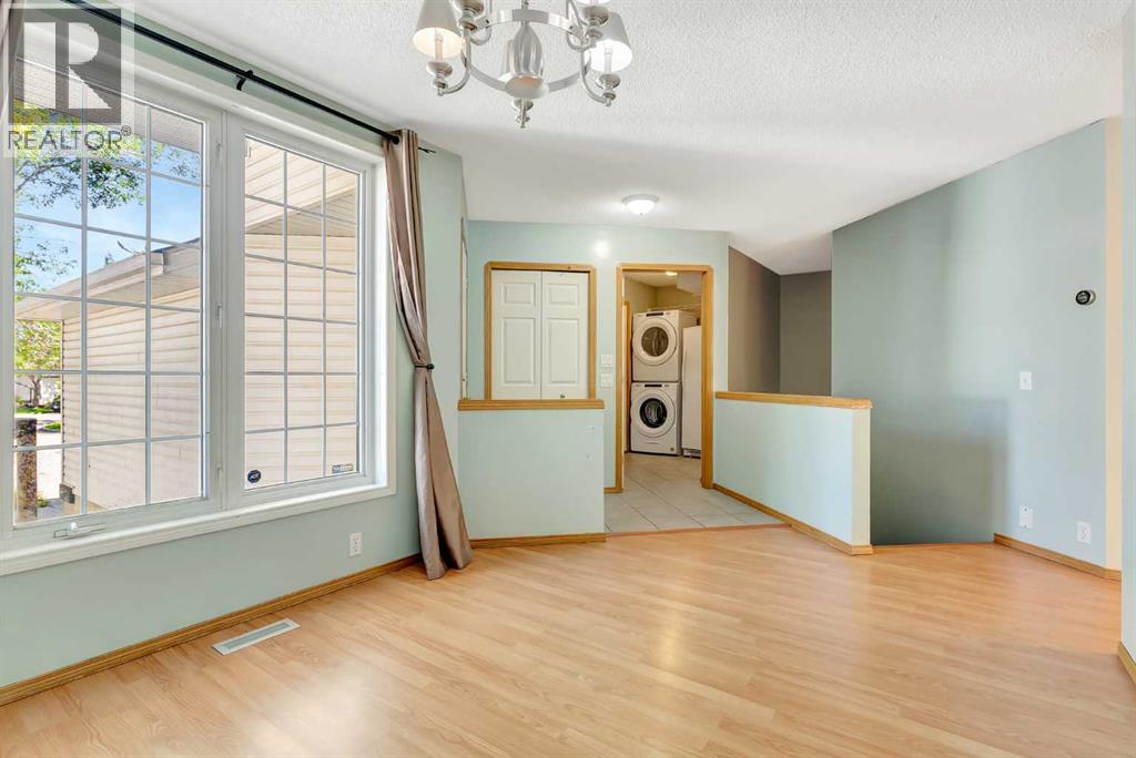 Photo 2 of 155 Douglas Glen Close Se, Calgary AB