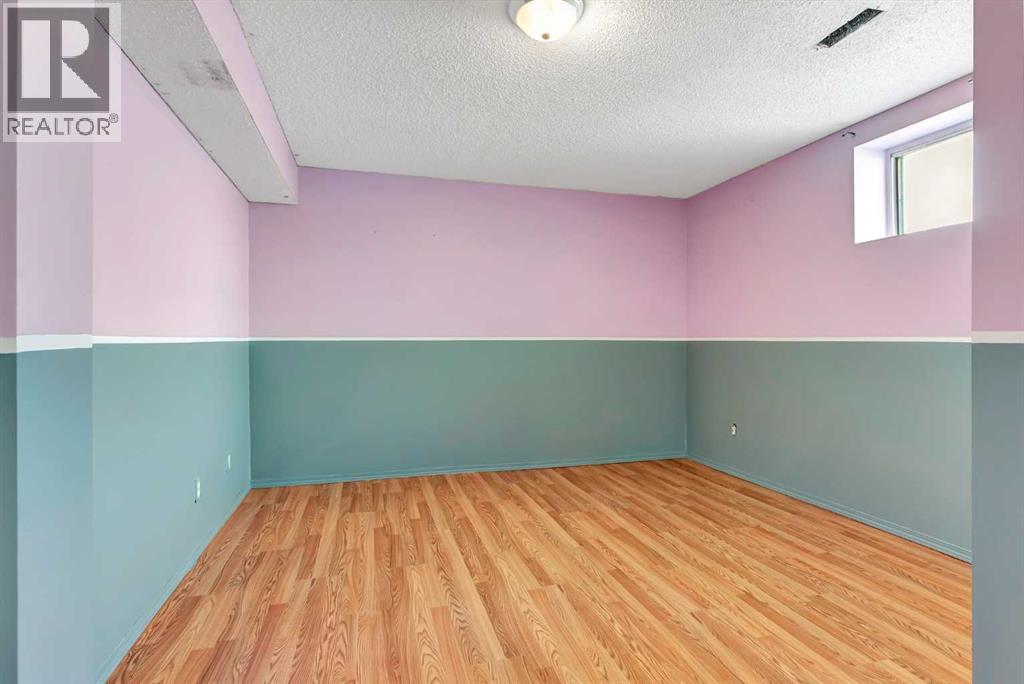 Photo 19 of 155 Douglas Glen Close Se, Calgary AB
