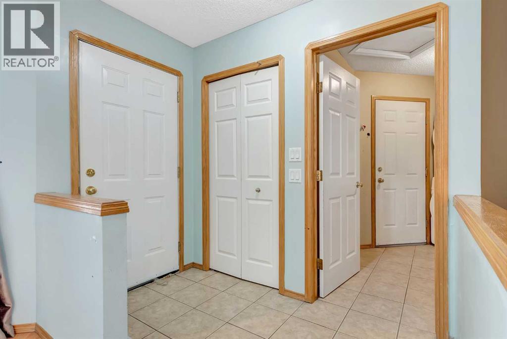 Photo 4 of 155 Douglas Glen Close Se, Calgary AB