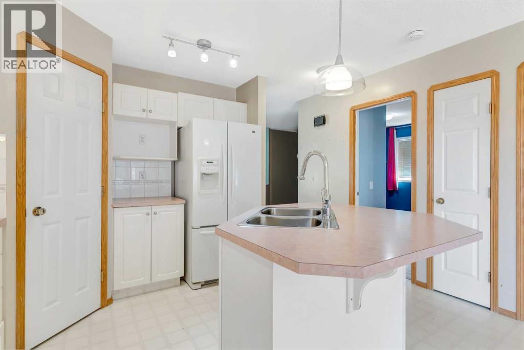 Photo 33 of 155 Douglas Glen Close Se, Calgary AB