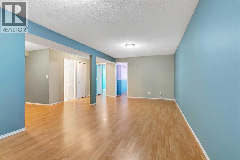 155 Douglas Glen Close SE, Calgary, Alberta