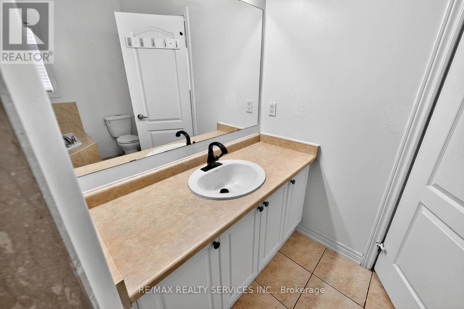 Photo 4 of 249 Berry Street, Shelburne ON