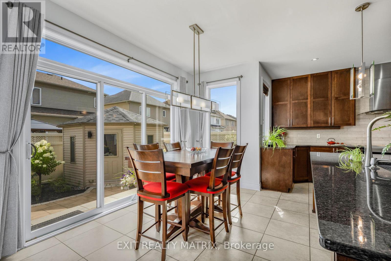 Photo 11 of 352 Oakcrest Way, Ottawa ON